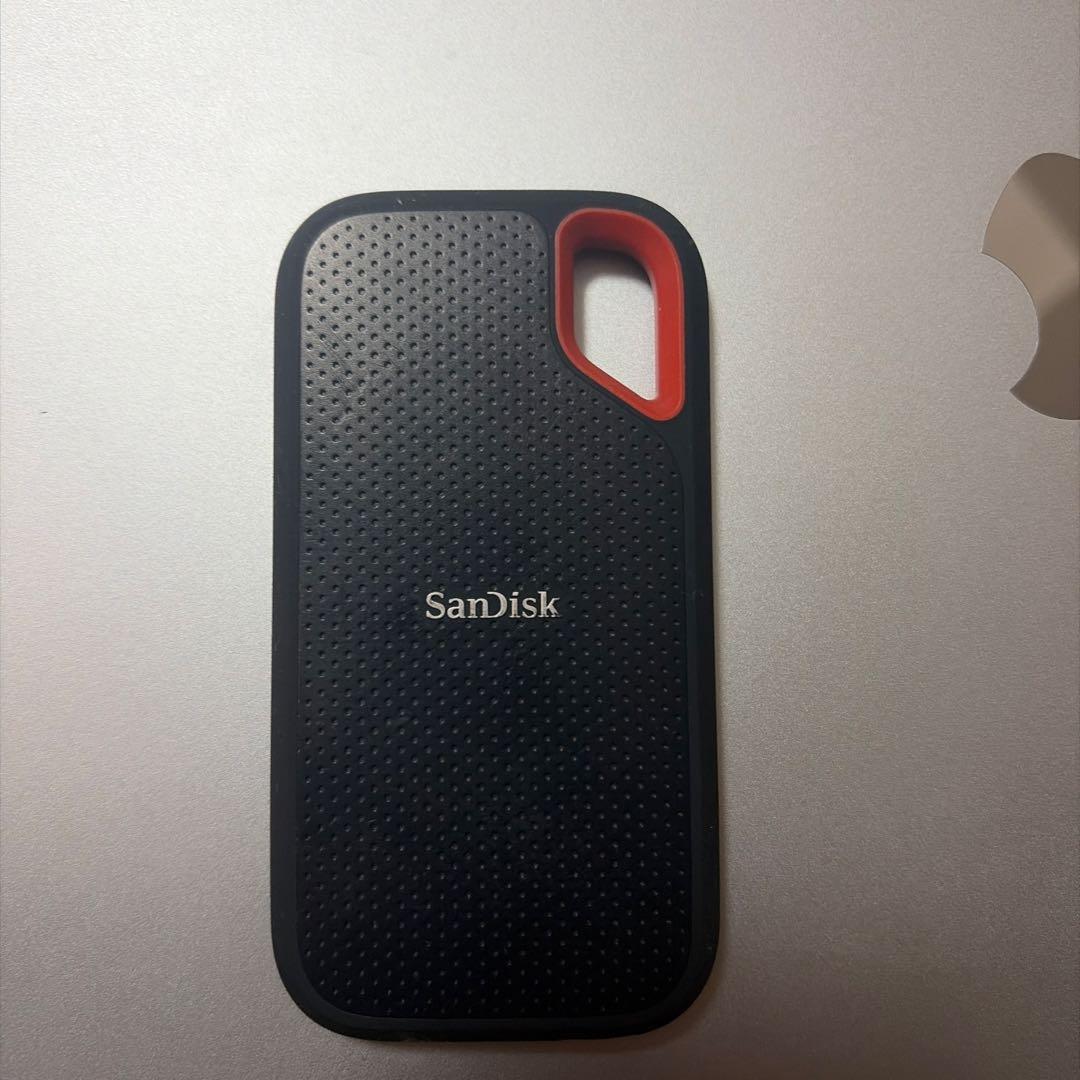 SanDisk 外付けSSD 黒と赤 2TB