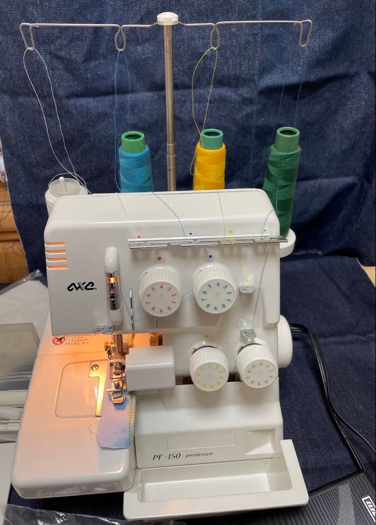 アックスヤマザキ 2本針4本糸ロックミシン　　別売り押さえ4個付き
