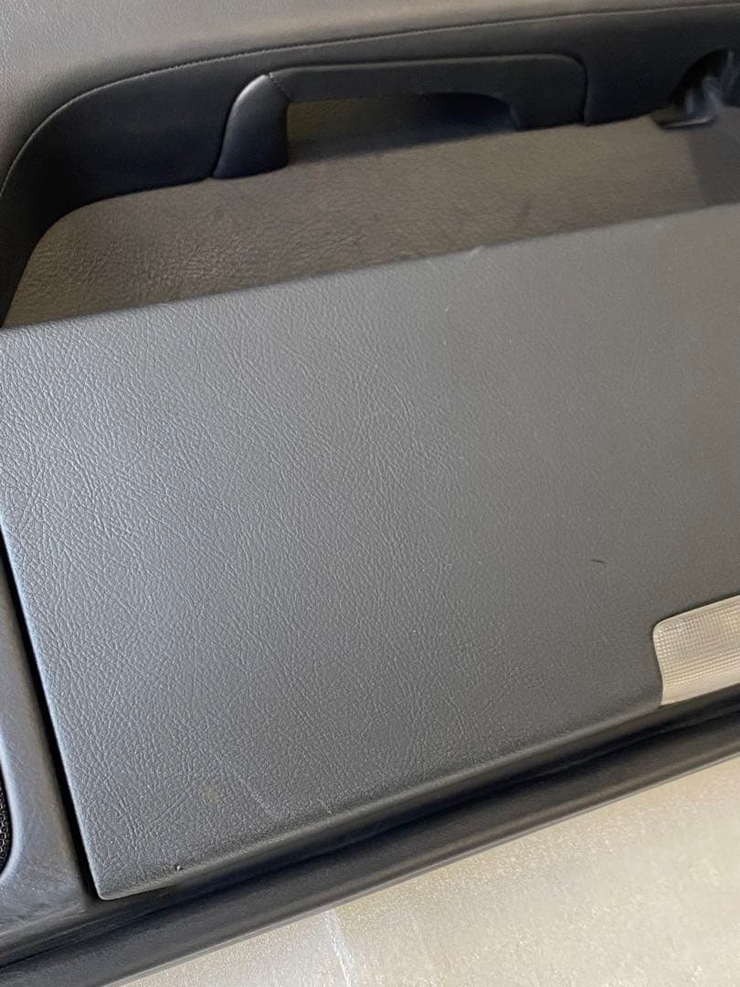 レクサスLS 運転席ドア内張り　USF40