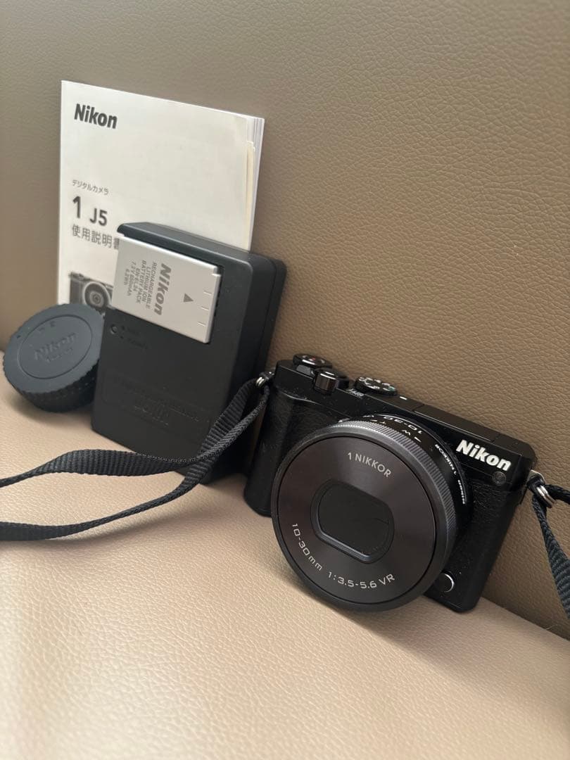 Nikon 1 J5 ミラーレス カメラ 本体と付属品 未使用品 デジカメ 一眼