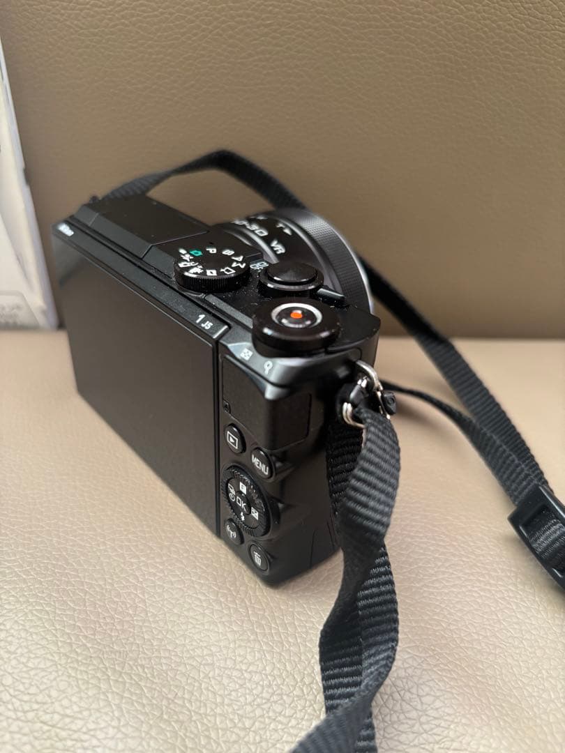 Nikon 1 J5 ミラーレス カメラ 本体と付属品 未使用品 デジカメ 一眼