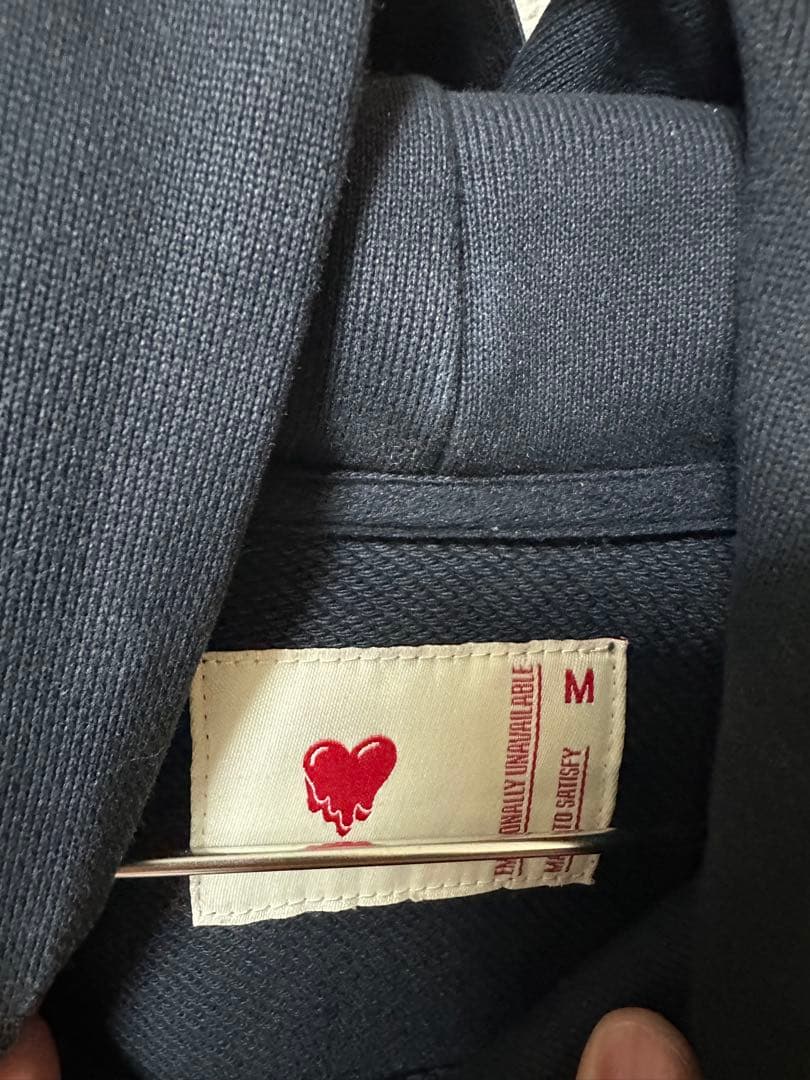 トップス emotionally unavailable