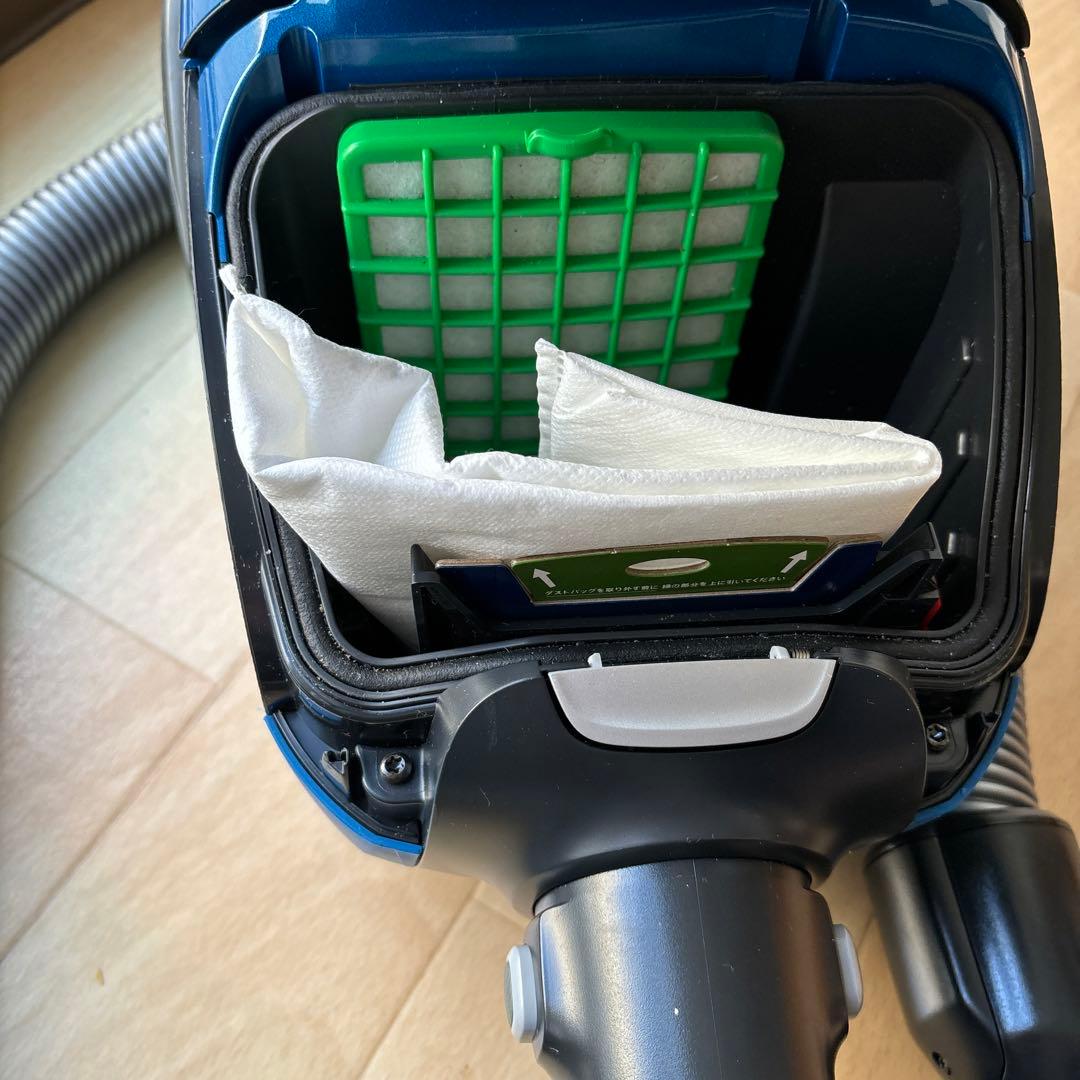 Electrolux ergothree EET530CBキャニスター掃除機