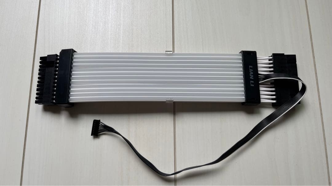 LIAN LI Strimer Plus V2 24PIN RGB延長ケーブル