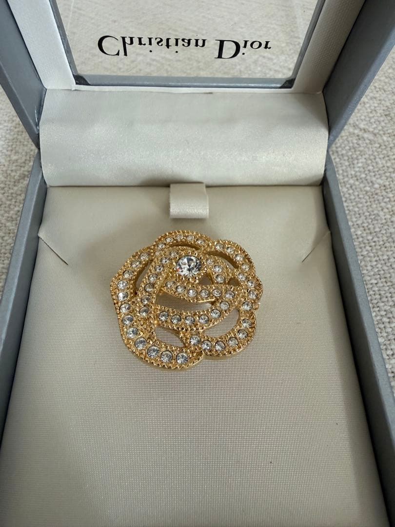 Christian Dior ローズモチーフ ブローチ