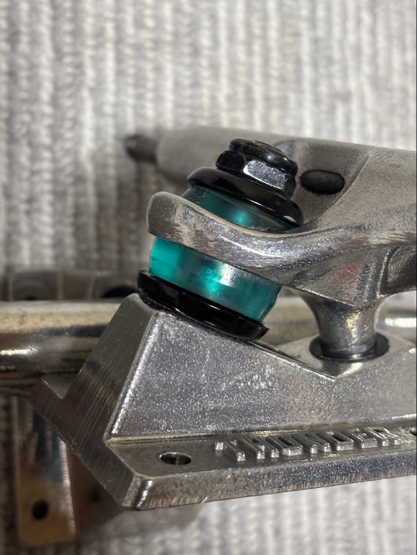 THUNDER トラック 147 HI 7.9-8.12inch