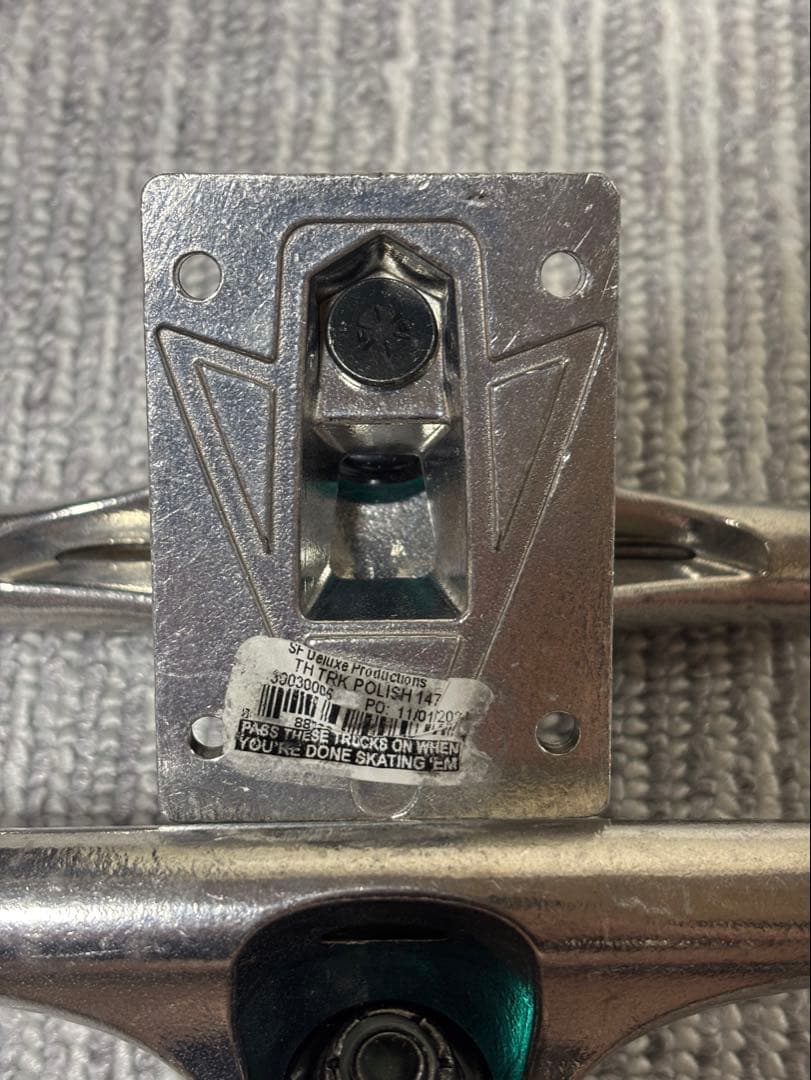 THUNDER トラック 147 HI 7.9-8.12inch