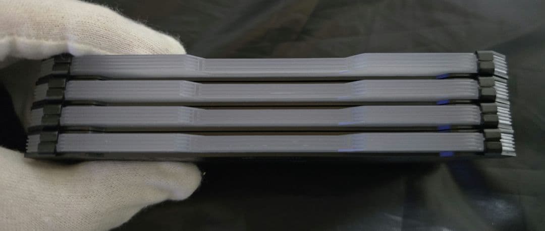 Corsair DDR4 3200Mhz 32GB メモリ （8GBx4）