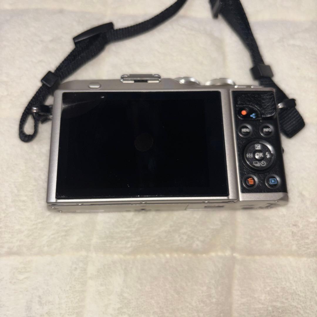 今月限りの価格早い者勝ち　OLYMPUS PEN E-PL9 ダブルズームキット