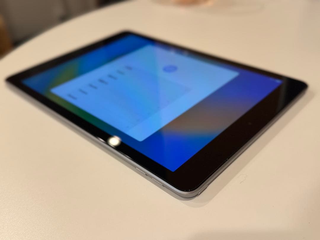 Apple iPad シルバー 本体 第6世代 32GB Wi-Fiモデル