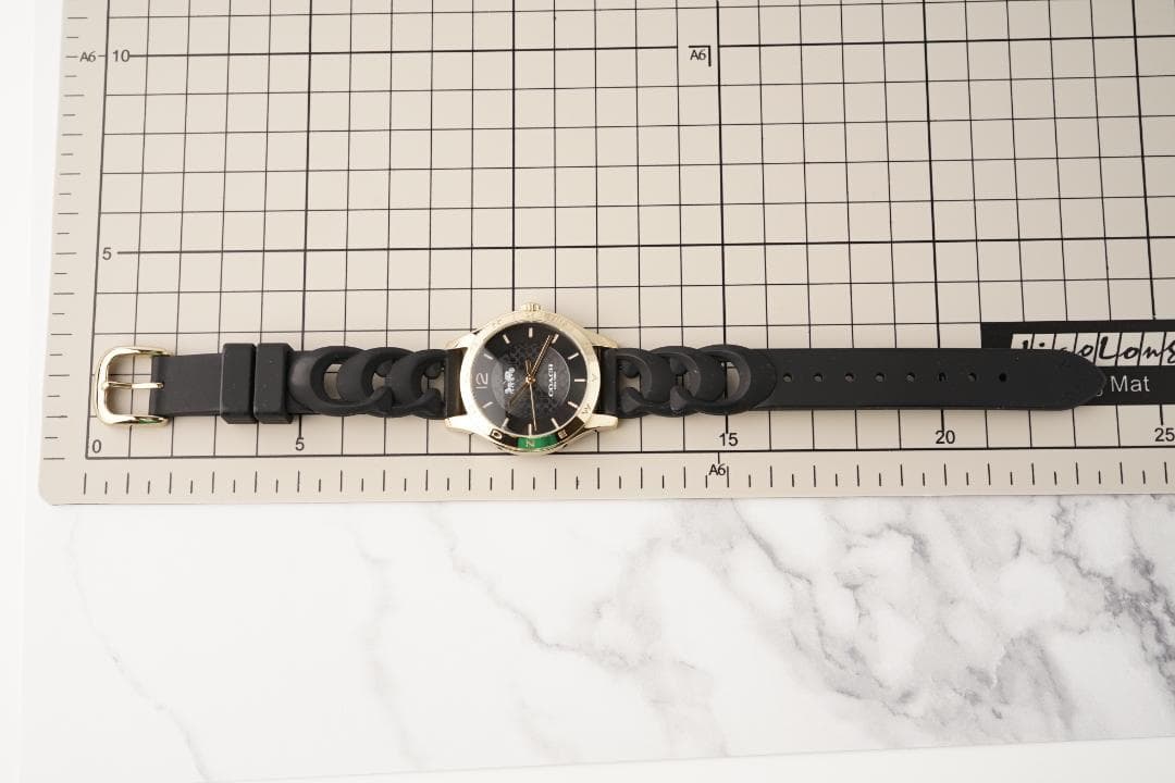 箱付き✨稼働 COACH–コーチ 腕時計 ブラック 文字盤 ベルト ゴールド色