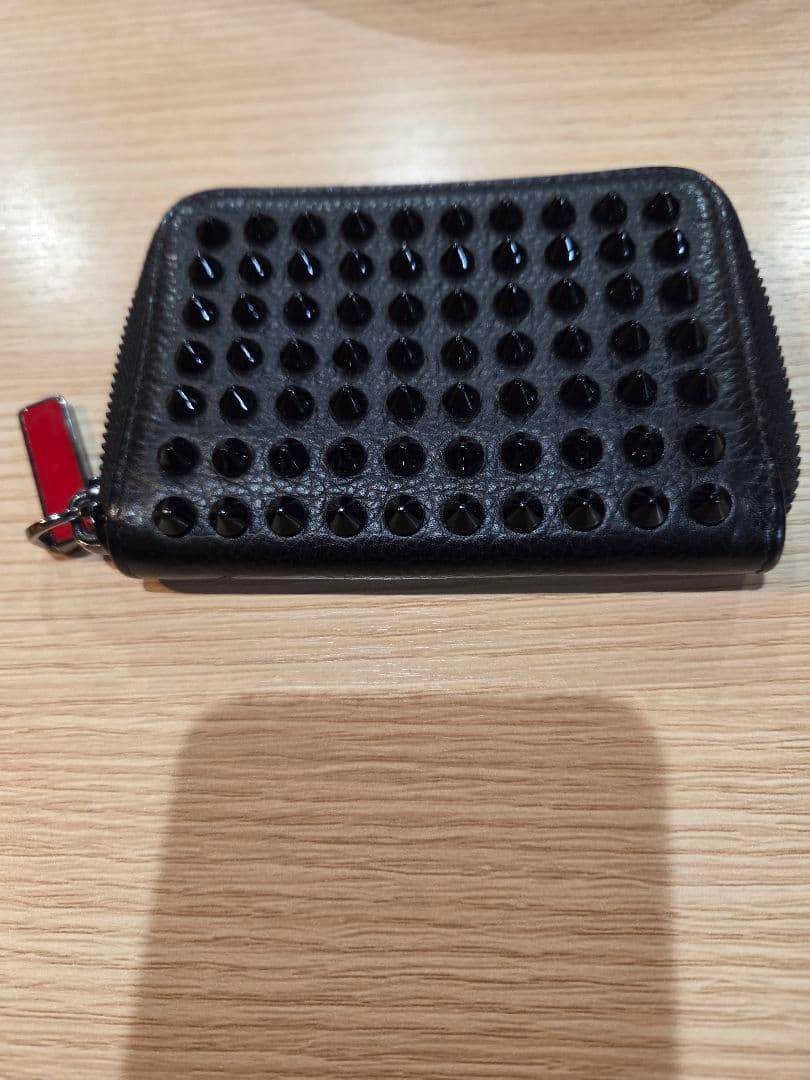 クリスチャンルブタン　バネトーネスタッズミニ財布　ケース