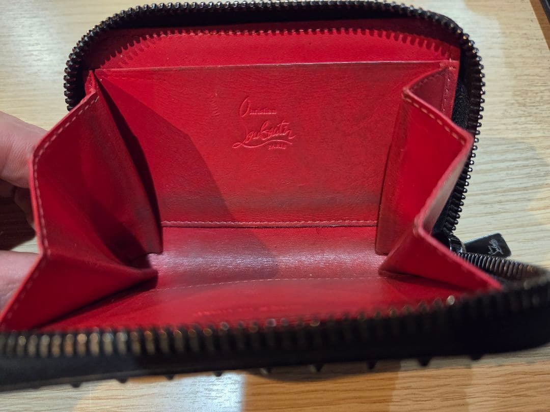 クリスチャンルブタン　バネトーネスタッズミニ財布　ケース