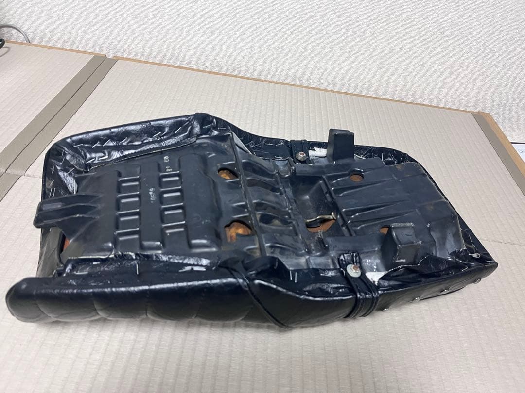 バイクシート 黒 cb400sf nc31 タックロール　アンコ抜き