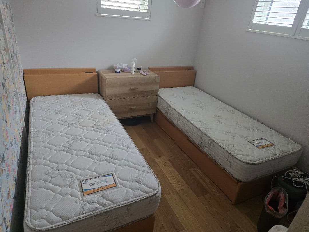 （右側）BeautyrestGoldenLuxe セミシングルマット&フレーム