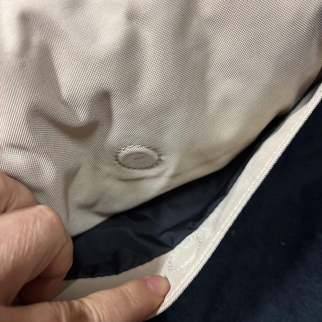 BALENCIAGA ボディバッグ ベージュ　ショルダーバッグ