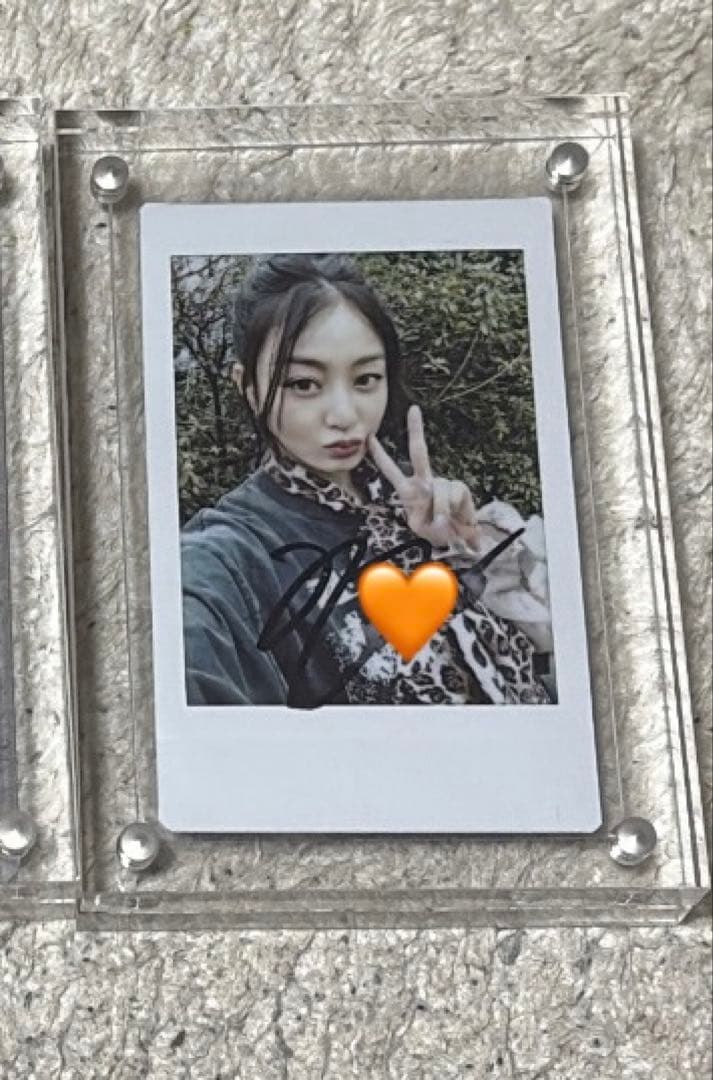 ユ*ン様 twice ジヒョ　直筆　サインチェキ