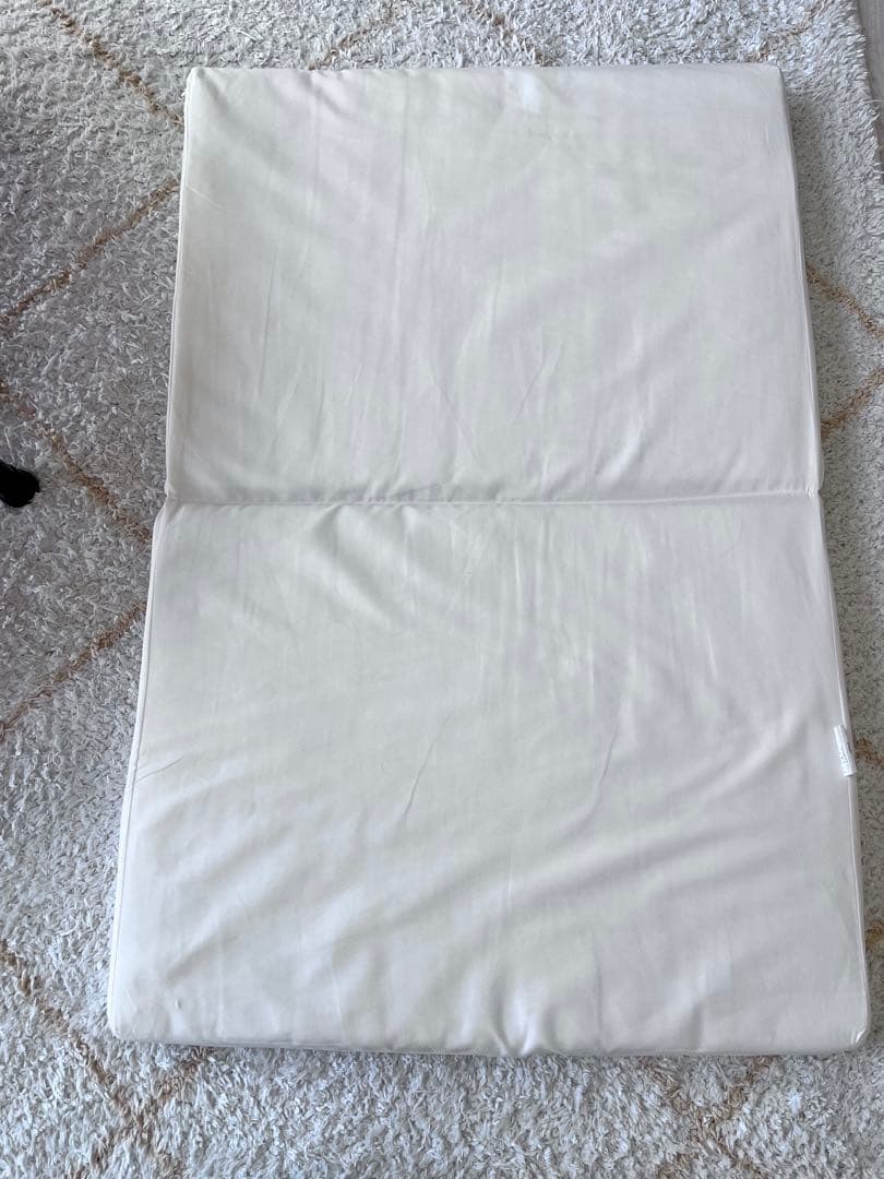 ホワイト木製ベビーベッド　カトージ　布団セット付き