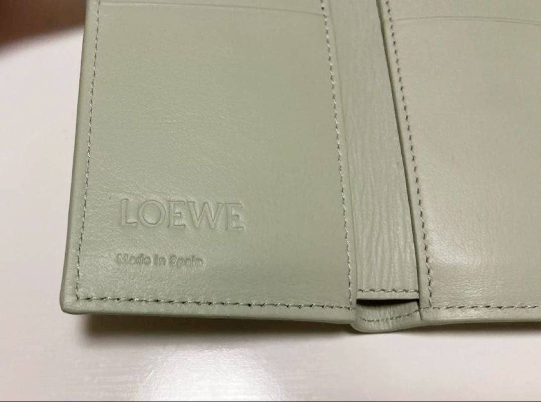 【未使用品】LOEWE アナグラム トライフォールド ウォレット