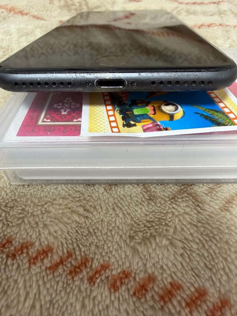 Apple iPhone 8プラス　スペースグレー