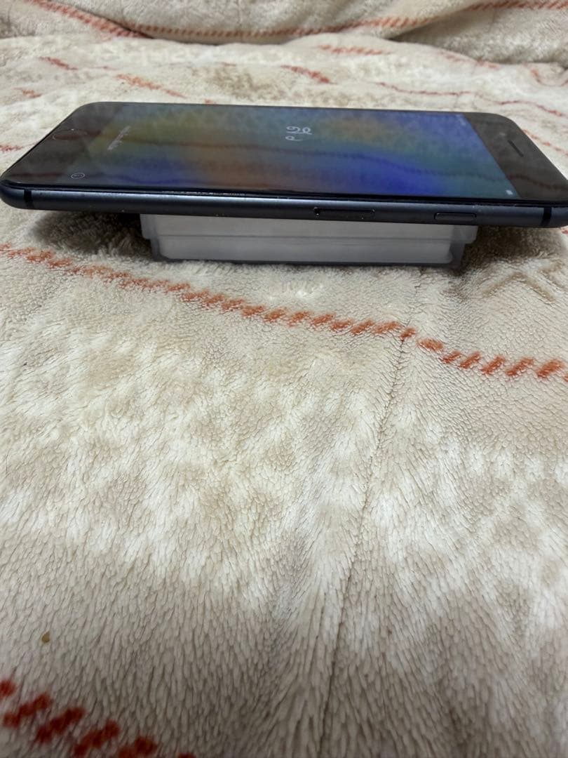 Apple iPhone 8プラス　スペースグレー