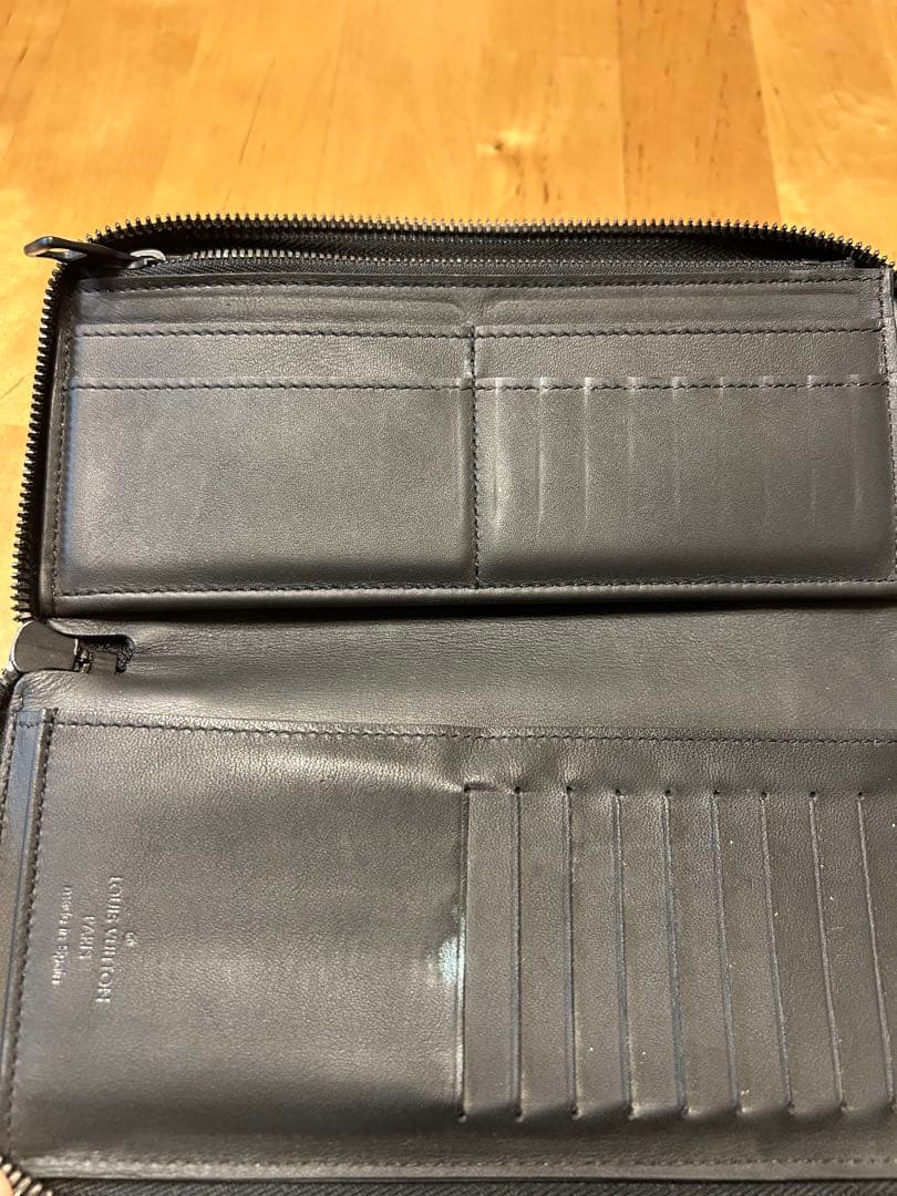 LOUIS VUITTON ブラックレザー長財布