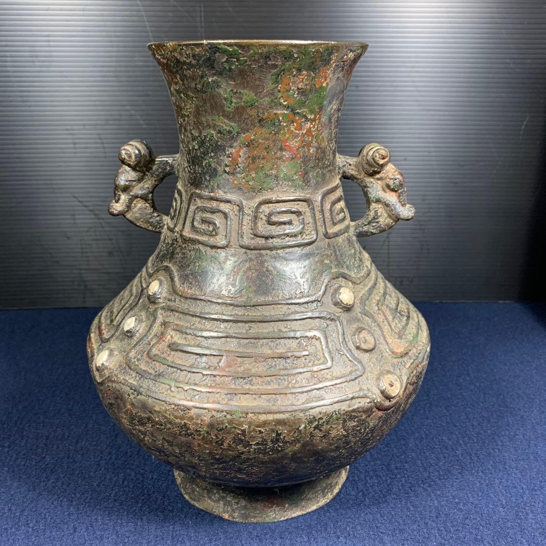 中国　青銅器　石が装飾された壺