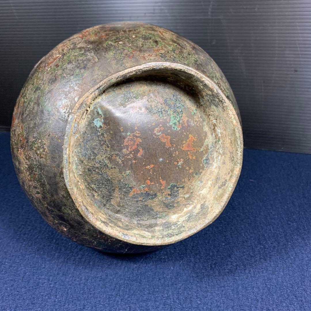 中国　青銅器　石が装飾された壺