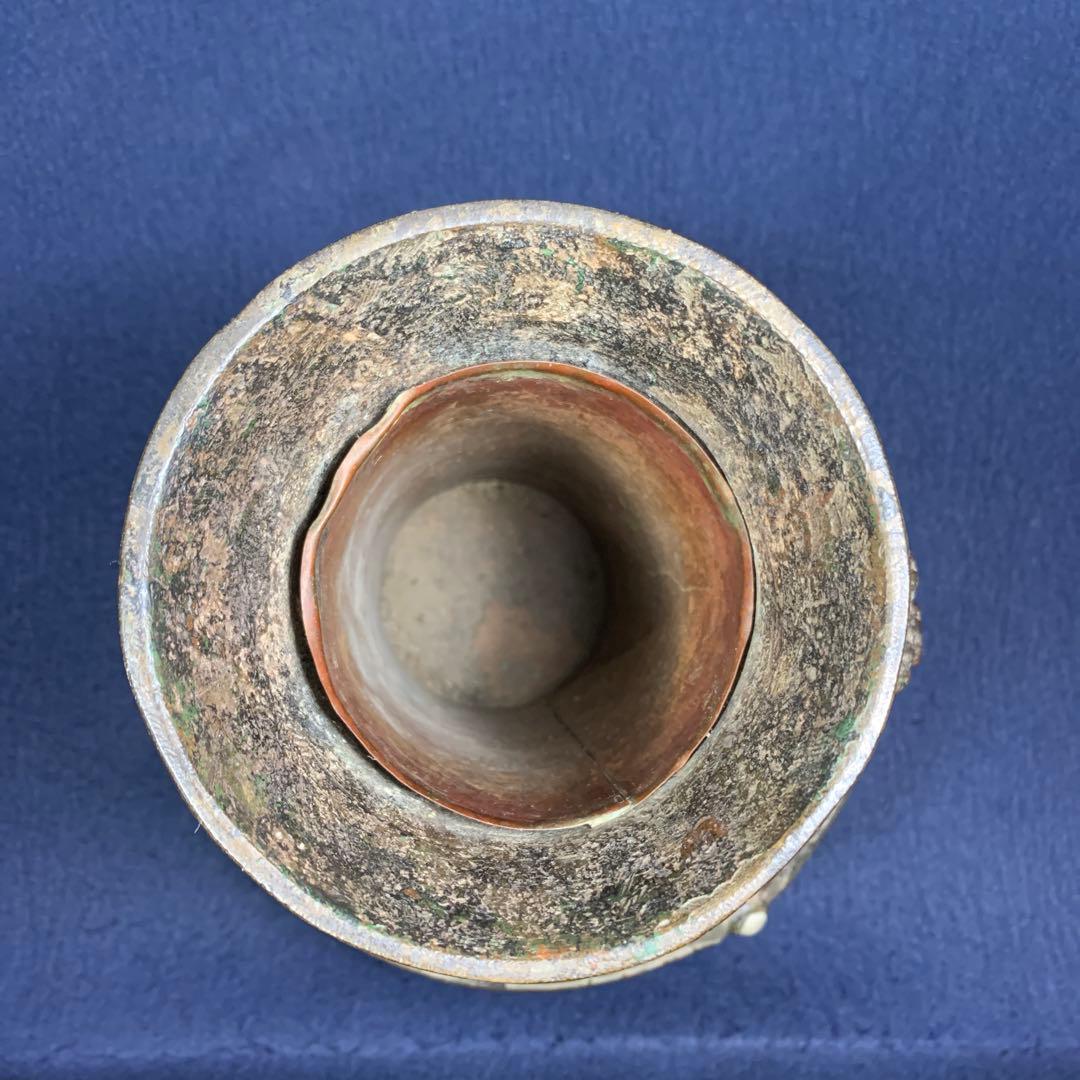 中国　青銅器　石が装飾された壺