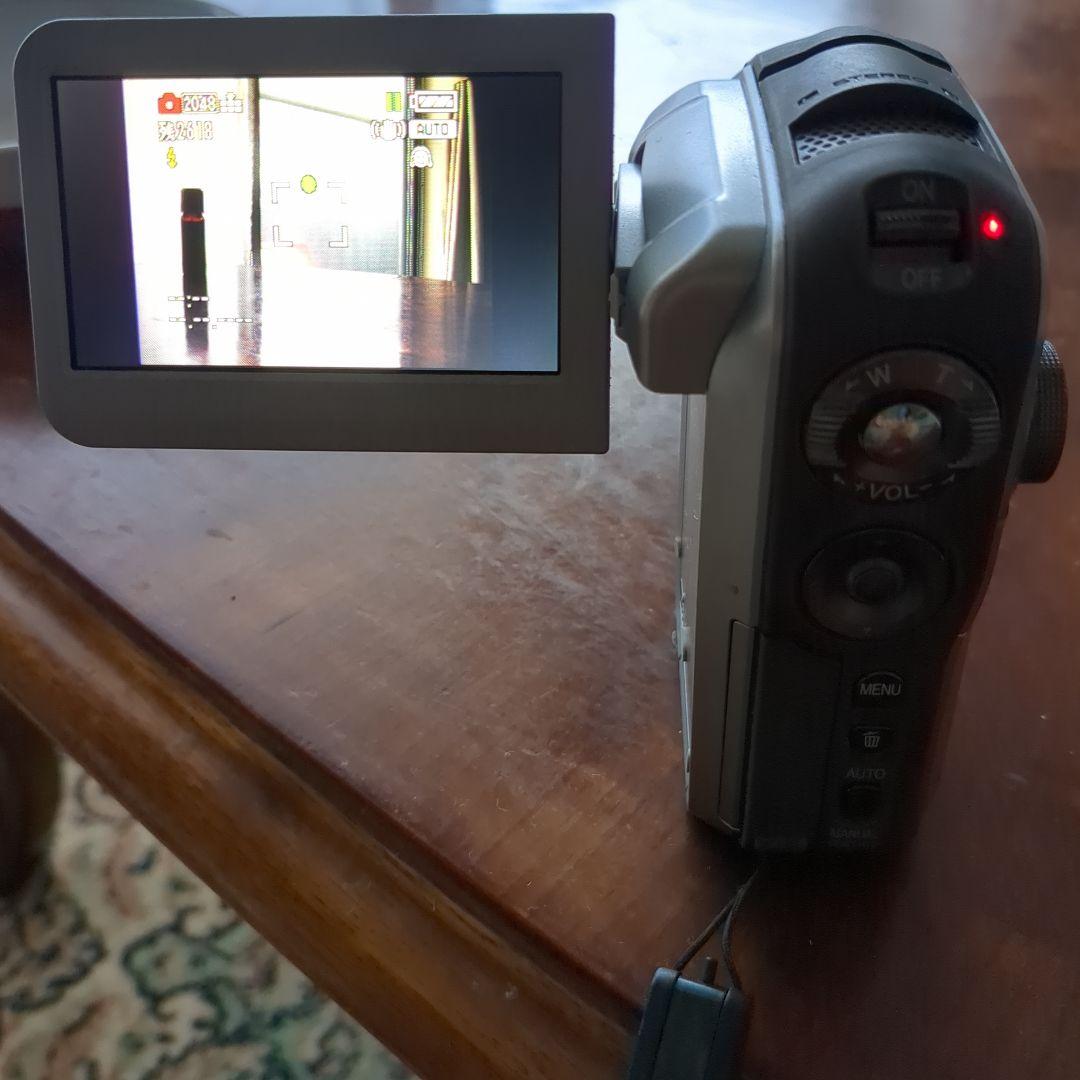 動作確認済み　Panasonic SDR-S200 ビデオカメラ 本体と付属品