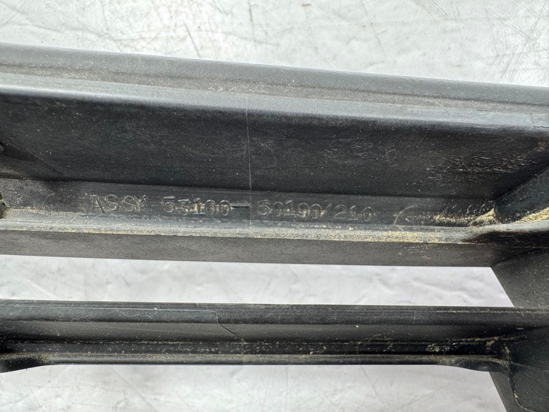 レクサスLS USF40 USF4純正 ラジエータグリル 53100-50190