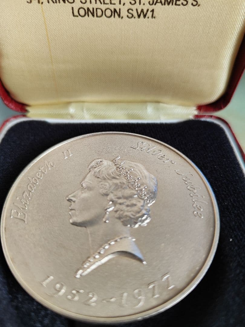 希少シルバー1977 イギリス エリザベス ジュビリー 大型 銀 メダル
