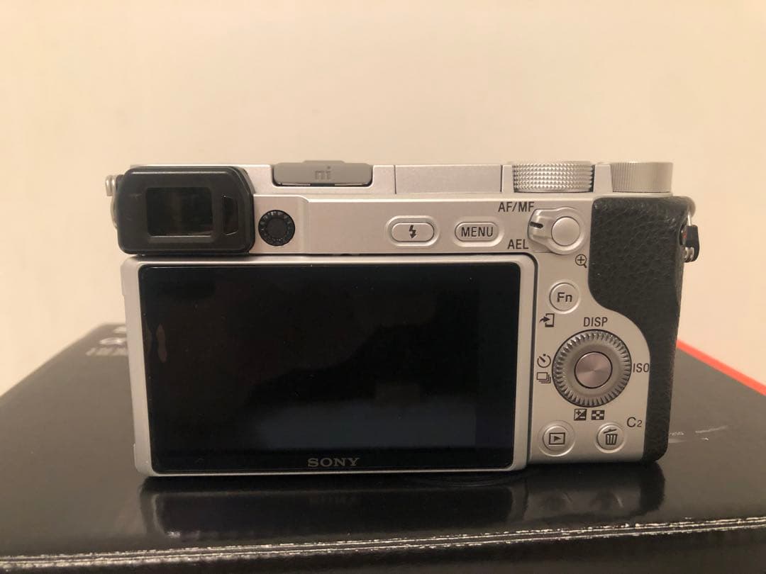 SONY α6400 ミラーレスカメラ ダブルズームレンズキット新品同様