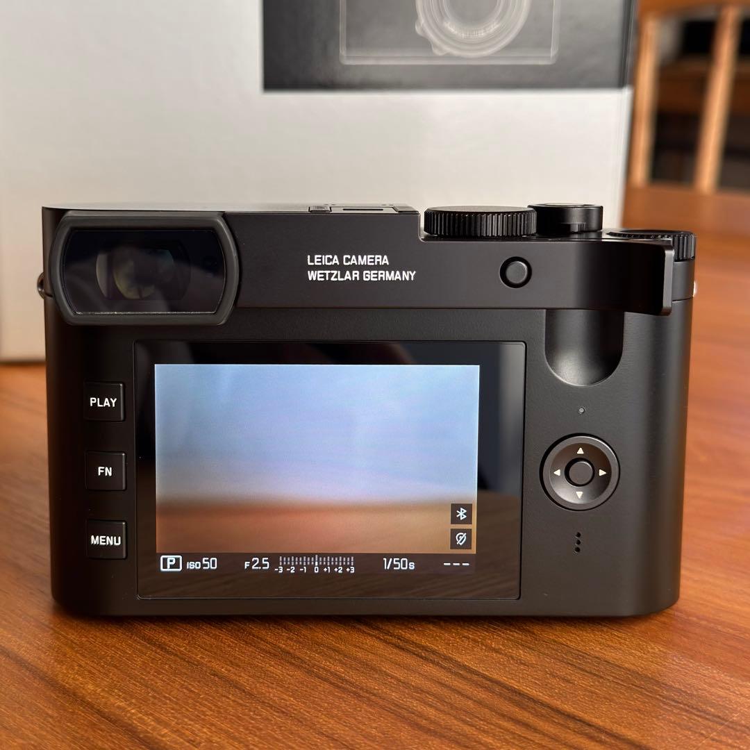 Leica Q2 【概ね美品】+純正サムレスト、純正フィルターセット