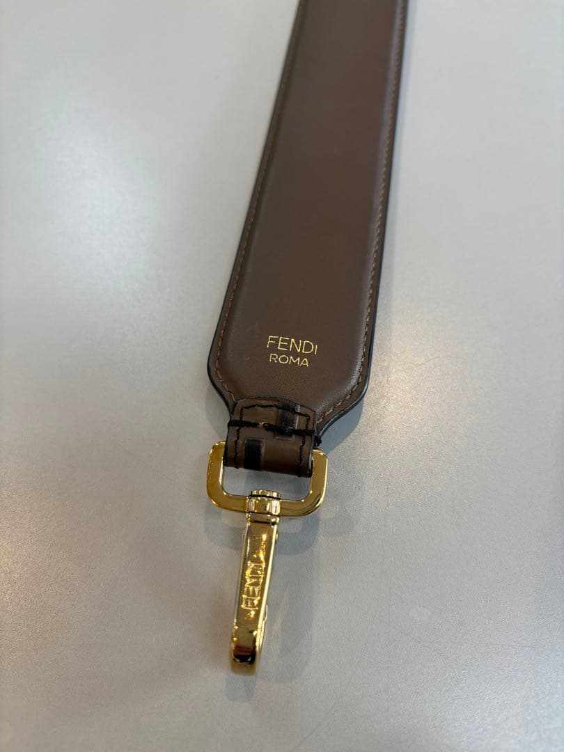 美品　Fendi ミニストラップユー　カーフレザー　ズッカ柄