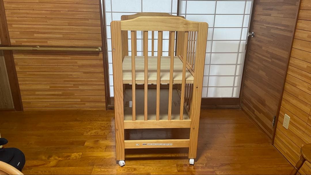 木製赤ちゃん用ベッド ハイシート