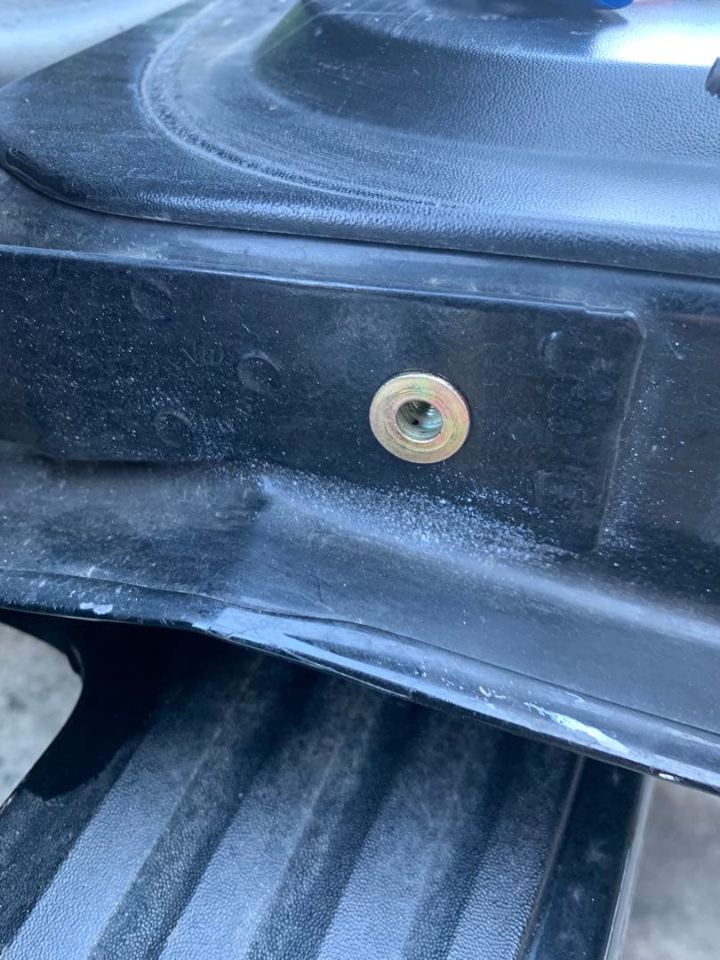 エスカレードEXT シルバラード　リアゲートダンパー取り付け金具SET