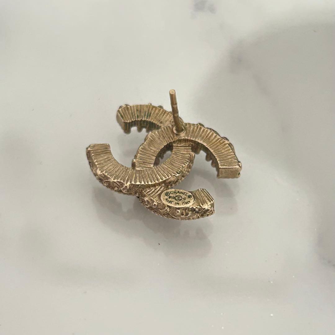 CHANEL ロゴデザイン ピアス(片耳) B13C