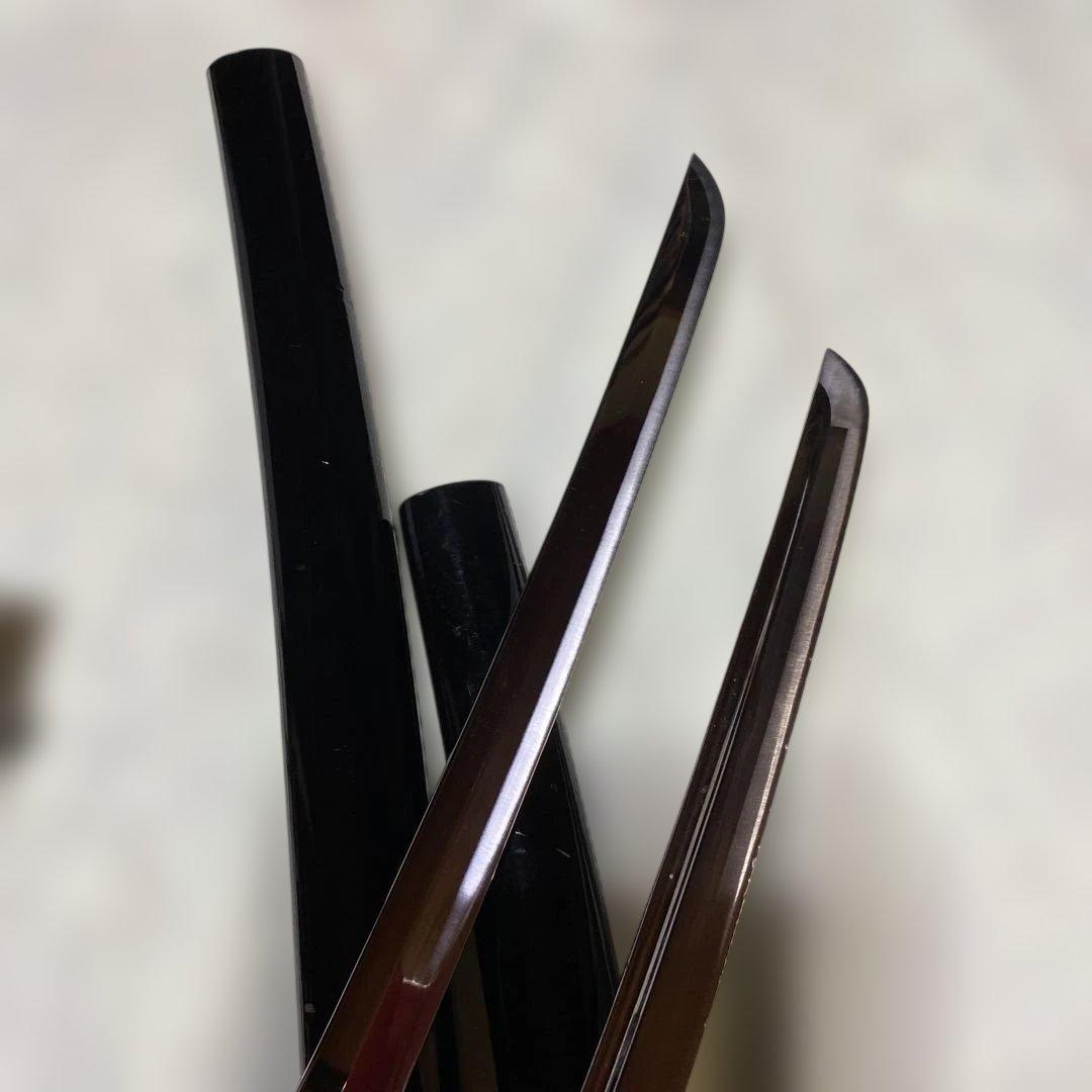 高級模造刀(明智光秀拵え)と脇差居合刀(2本刀掛台付) 紫柄と黒