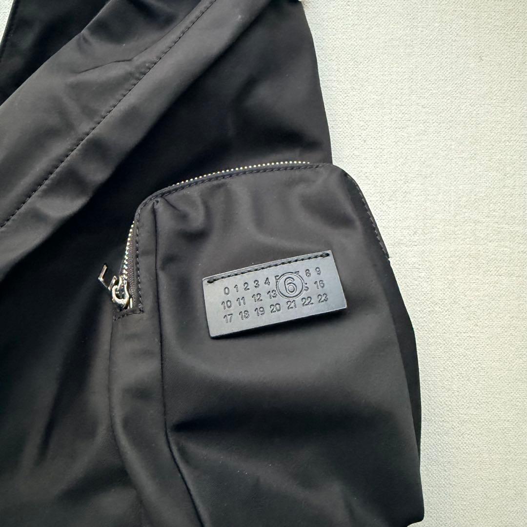 MM6 Maison Margielaトライアングル ジップ クロスボディバッグ