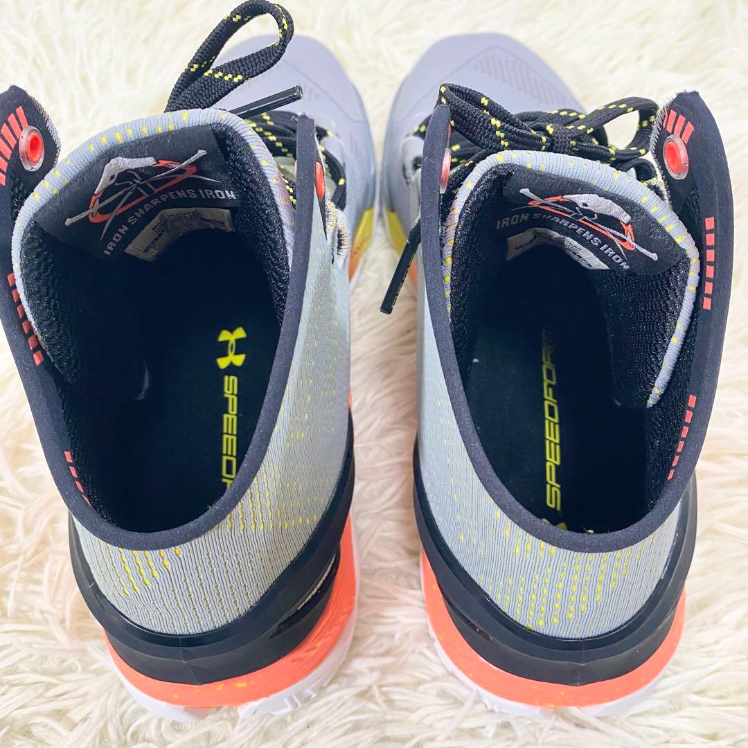 極美品　アンダーアーマー　バスケットシューズ　カリー　グレー　スニーカー　27㎝