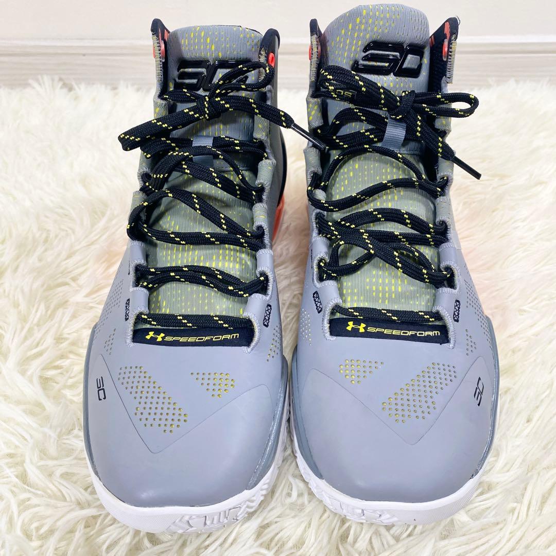 極美品　アンダーアーマー　バスケットシューズ　カリー　グレー　スニーカー　27㎝