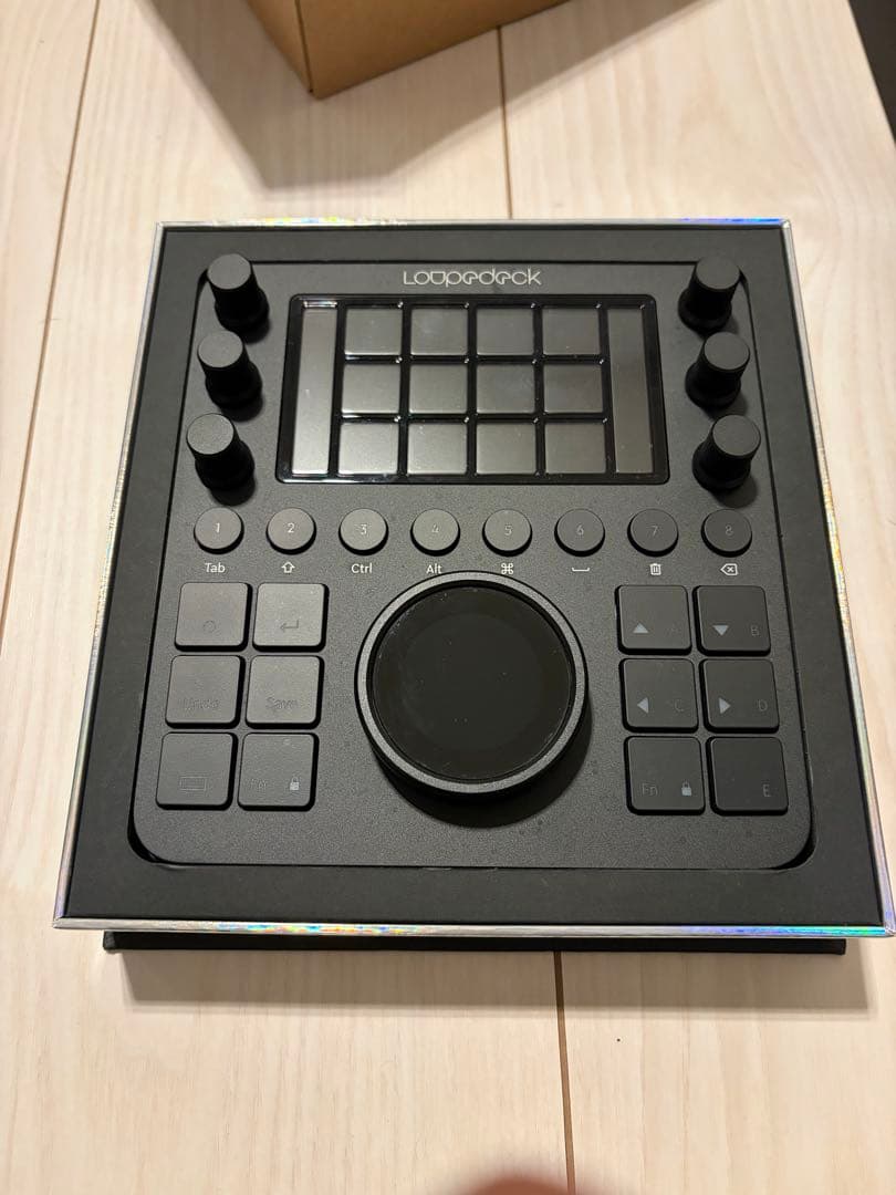 Loupedeck CT 左手デバイス　(化粧箱付き)