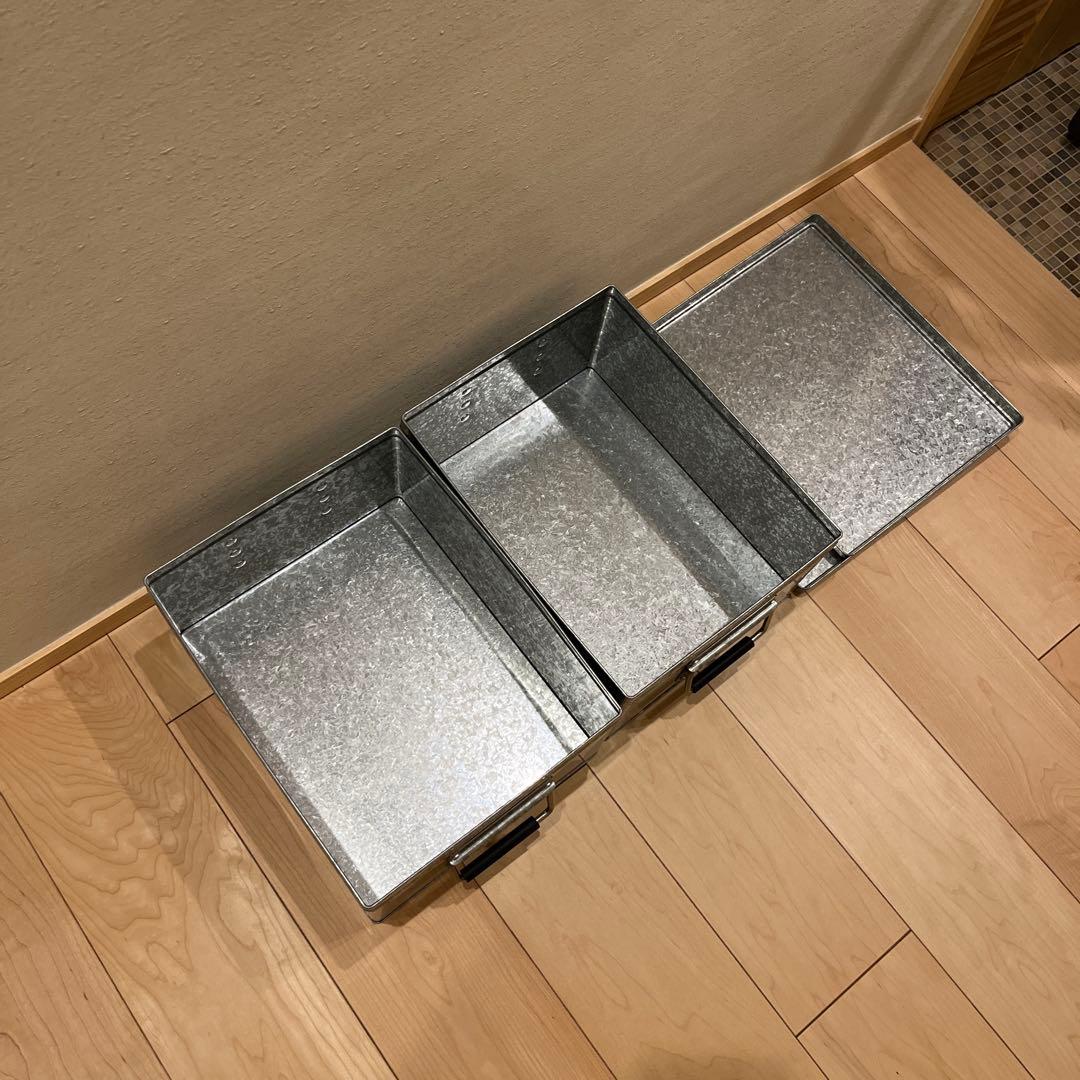 （美品）アルネヤコブセン　テーブルクロック　グリーン　無印　ブリキ缶2個