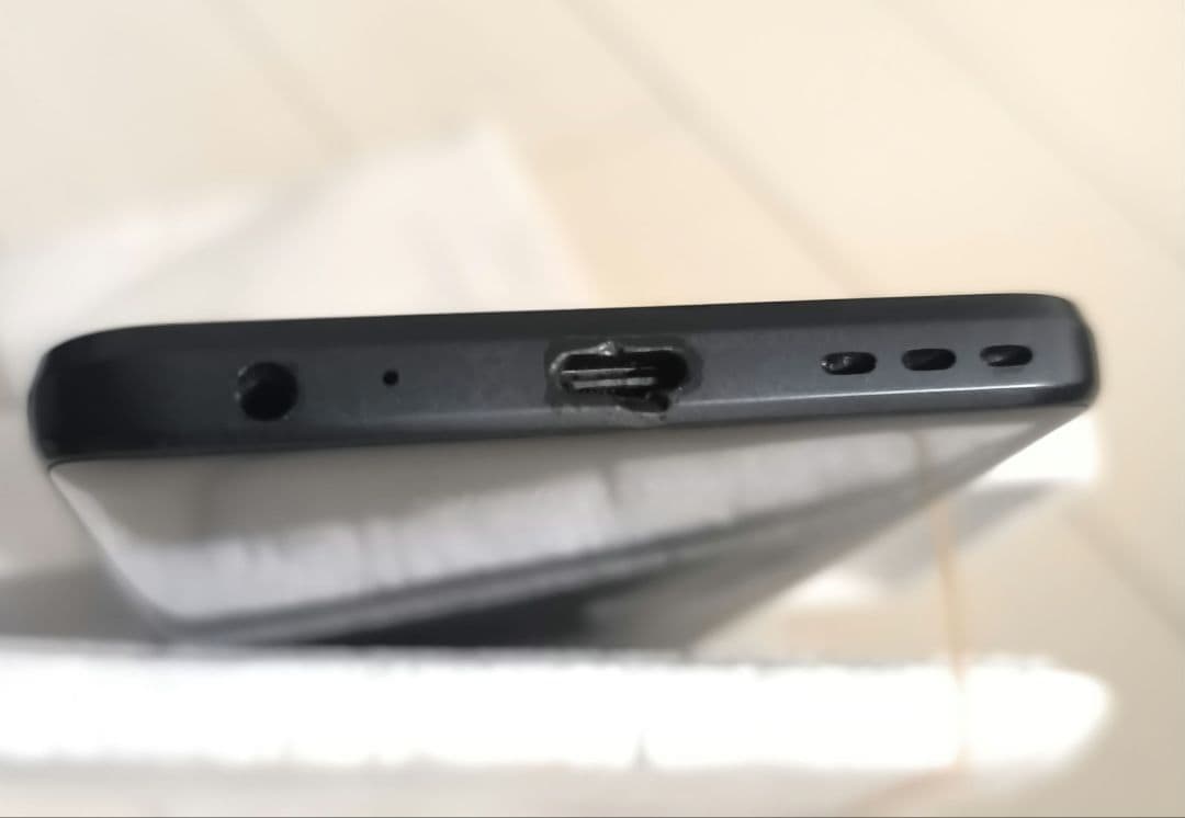 美品☆moto g52j 5g モトローラ android スマホ