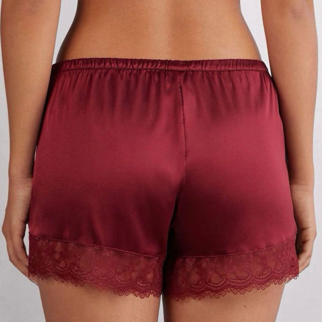 シルク＆レース キャミ・パンツ She is a Classicインティミッシミ