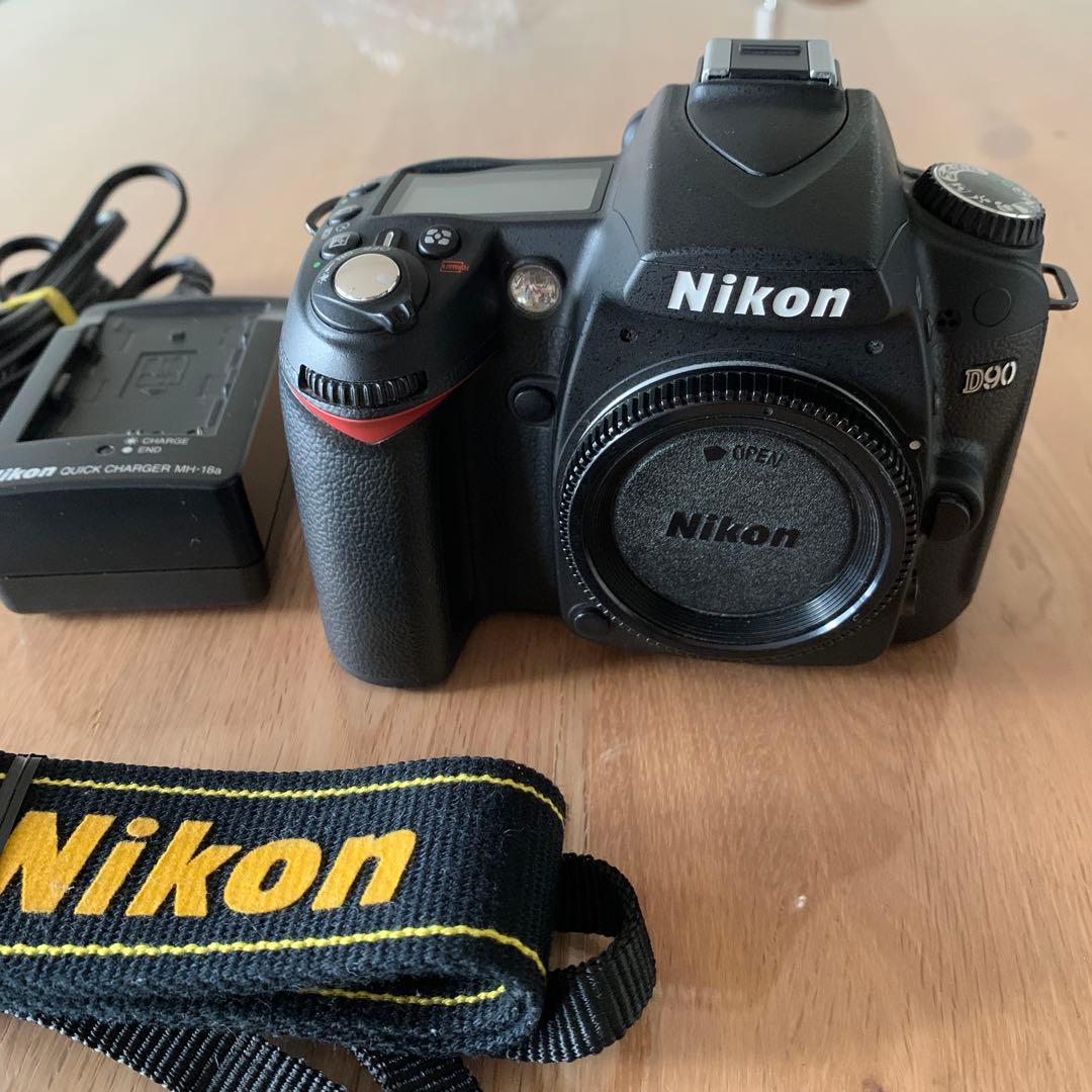 シャッター回数696 Nikon ニコン D90 ボディ デジタル一眼レフ