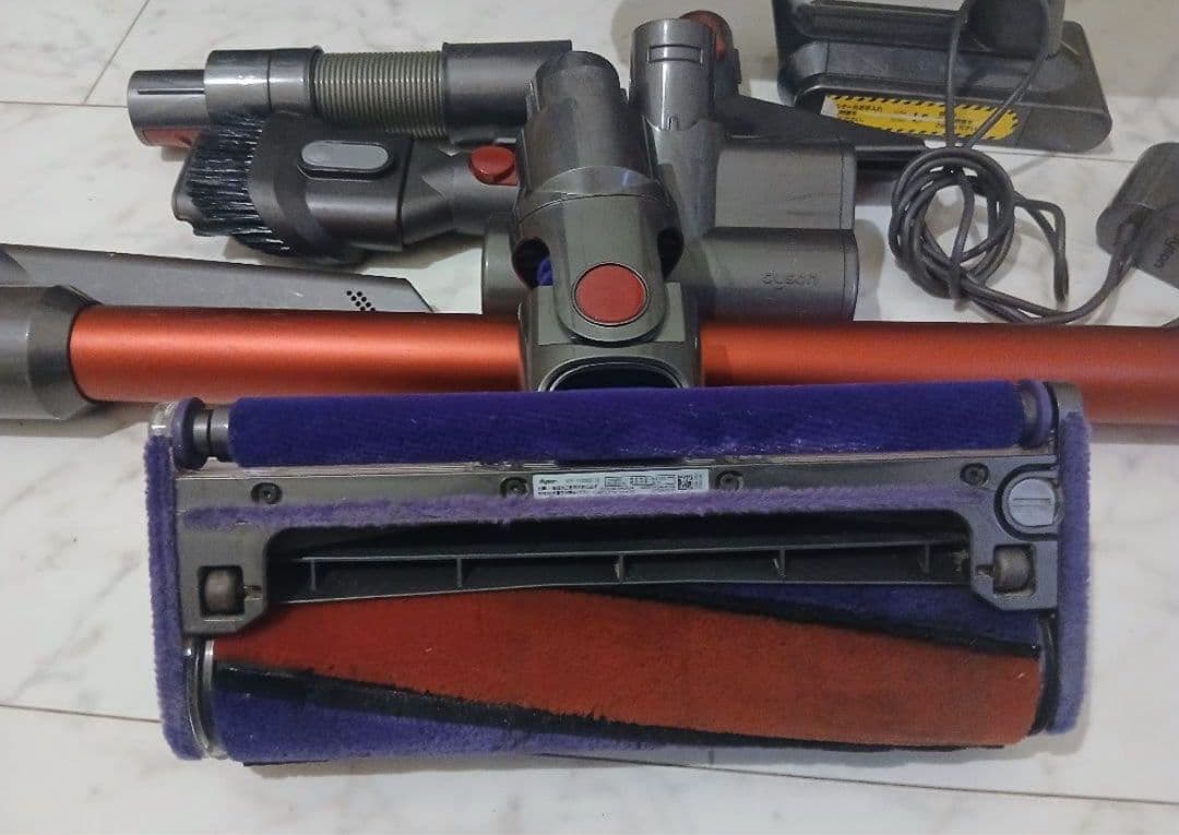 Dyson V10 SV12 レッド Fluffyヘッド付 付属品多数 動作良好