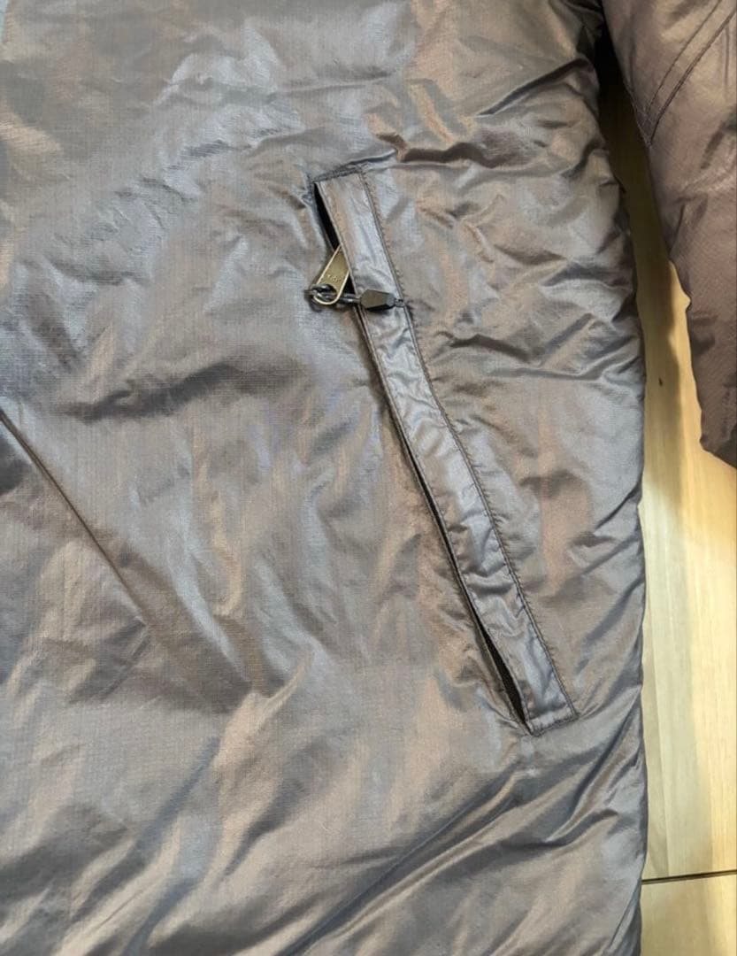 ムーンストーン　グレー ダウンジャケット