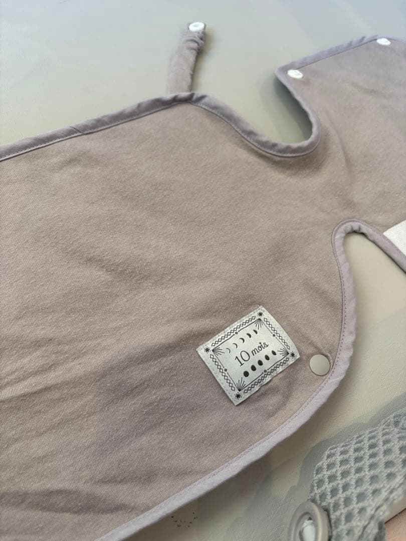 エルゴ　抱っこひも グレー 収納ポケット付きOMNI Breeze おまけ付き